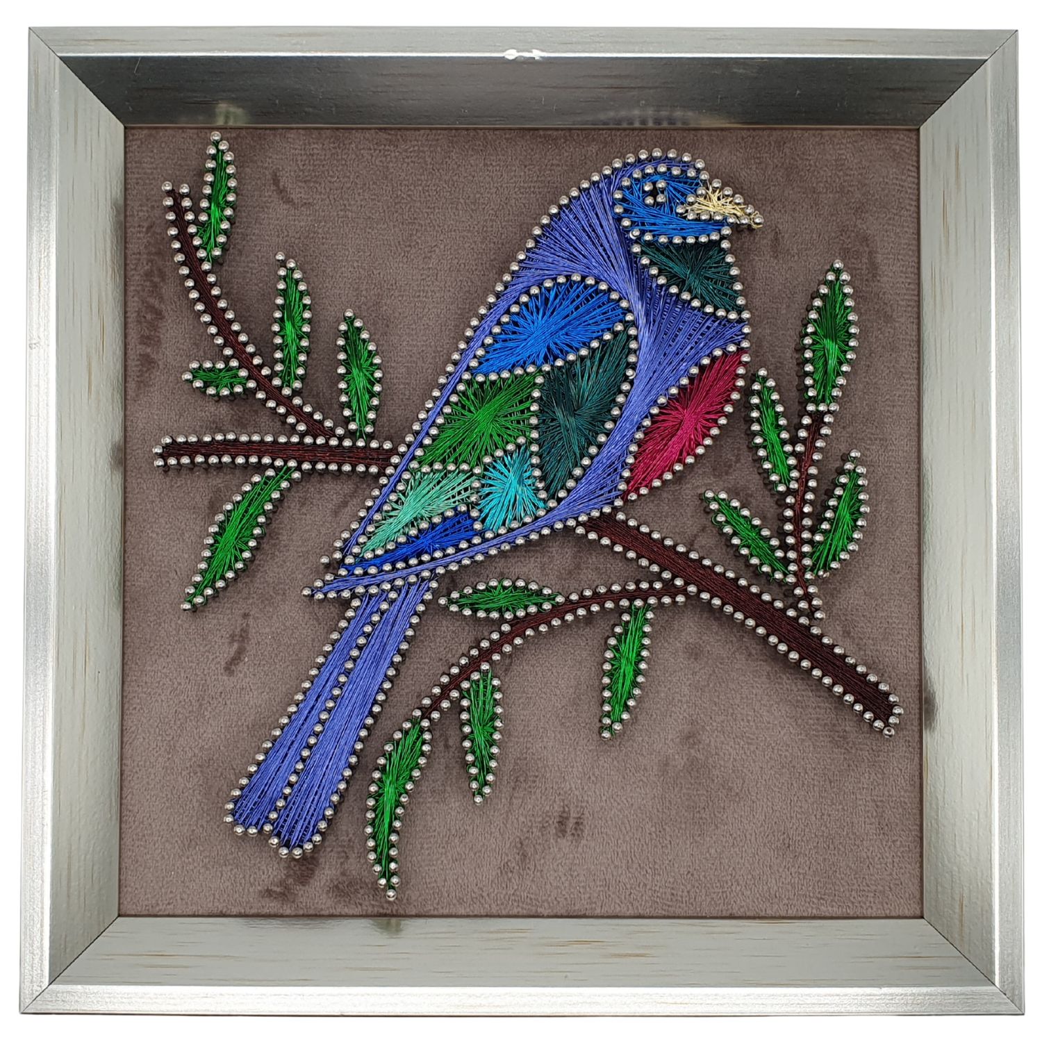 Handgefertigtes Filografie Vogel Wandbild aus Metalldraht auf Holz in Blau und Grün auf Ast