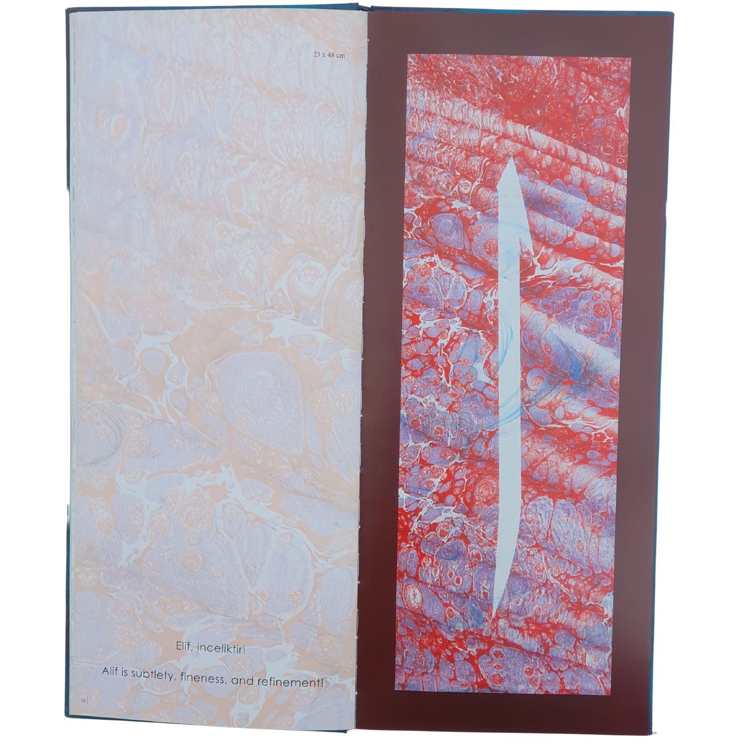 Innenseite des Elif Ebru Buchs mit rotem Hintergrund und kalligrafischem Elif Motiv