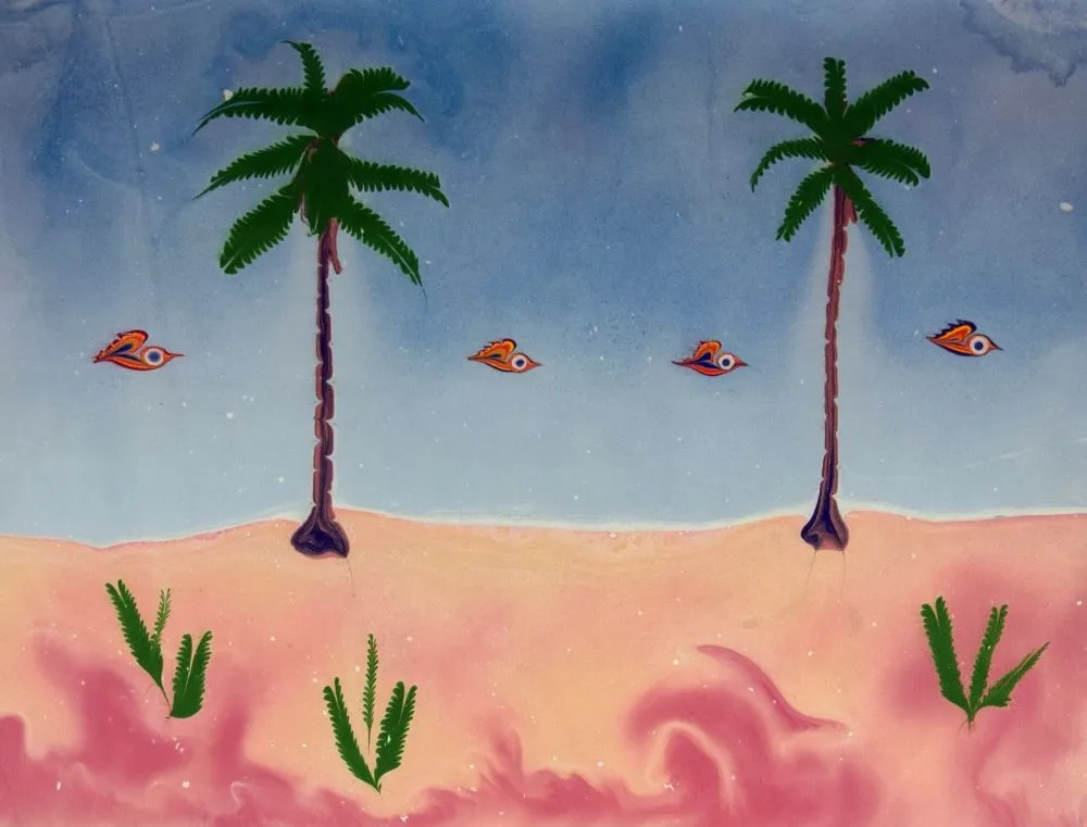 Eine mit Ebru-Kunst gestaltete Naturlandschaft. Ein blauer Himmel, ein Baum mit gelben Blättern, eine grüne Tanne und rote Rosen schmücken die Szene.