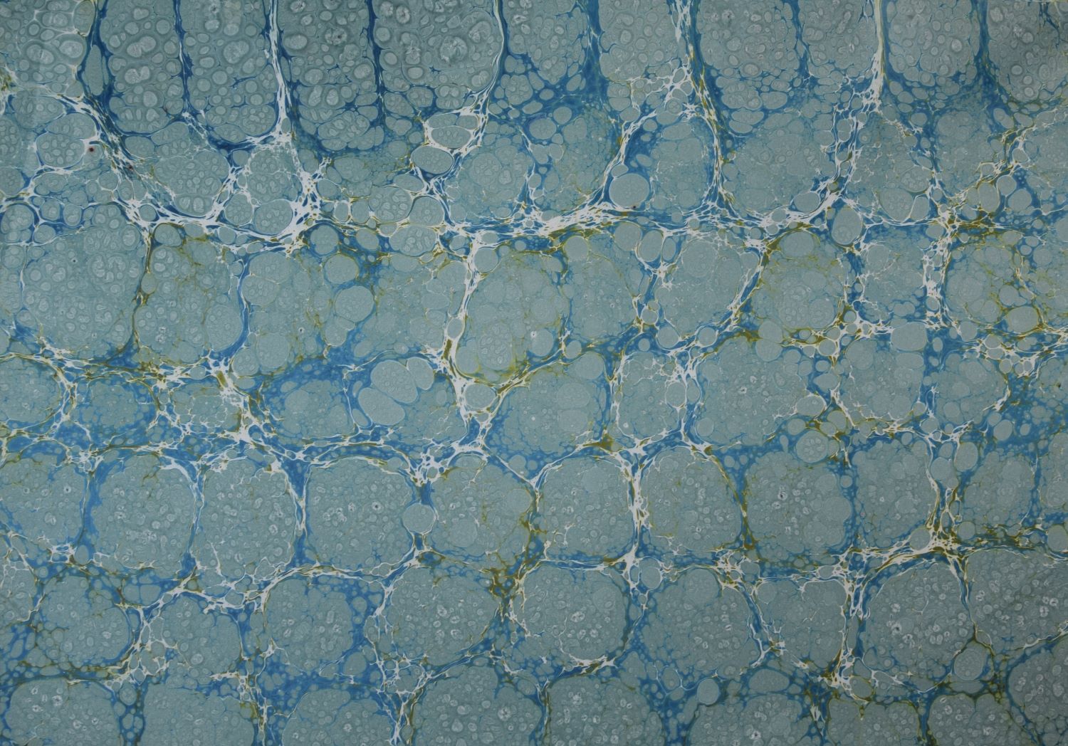 Von Hand marmoriertes Papier mit traditionellen Ebru-Mustern – ideal für Bastelarbeiten, Einbände und Dekoration