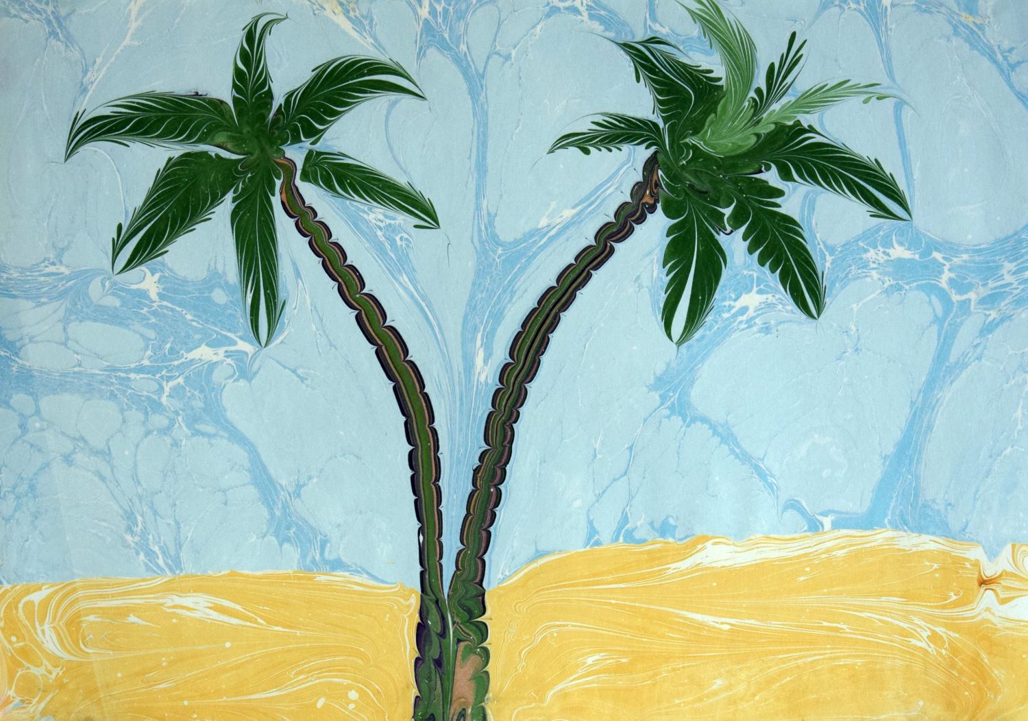 Eine mit Ebru-Kunst gestaltete Naturlandschaft. Ein blauer Himmel, ein Baum mit gelben Blättern, eine grüne Tanne und rote Rosen schmücken die Szene.